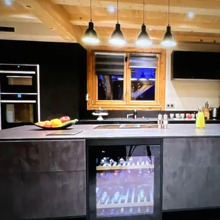 Charming Chalet Near Slopes & Sauna *